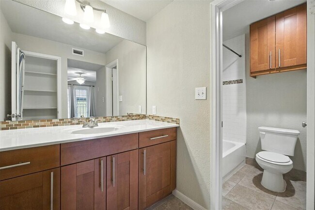 Building Photo - 7685 Northcross Dr