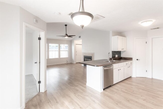 Building Photo - 1217 Silverton Ct