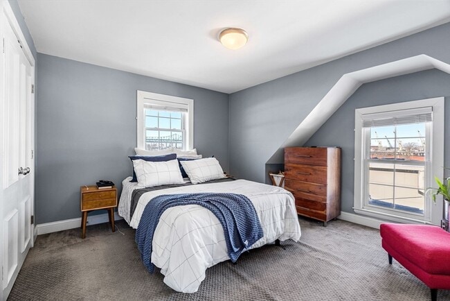 Building Photo - 87 Condor St