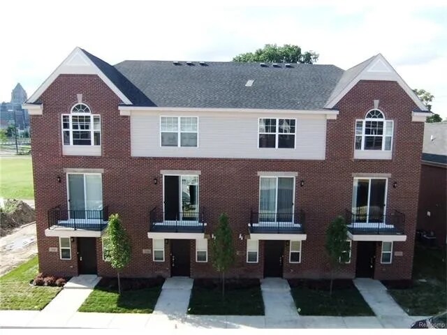 Primary Photo - 271 E Palmer St