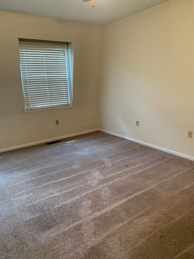 Building Photo - Condo in Roanoke Rapids Located Near Inter...