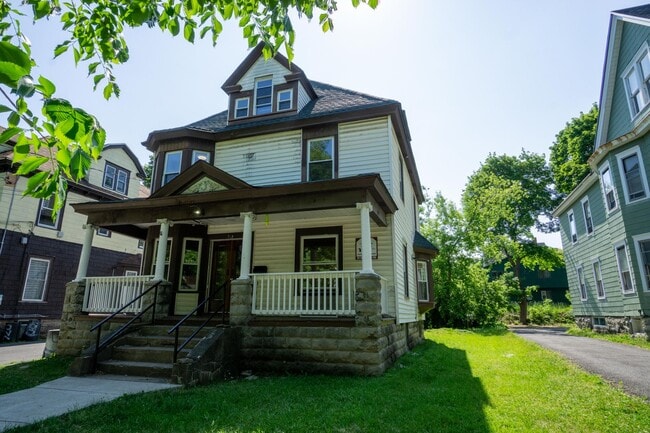 Beautiful One Family Home Available 6/1/26 - Beautiful One Family Home  Available 6/1/26