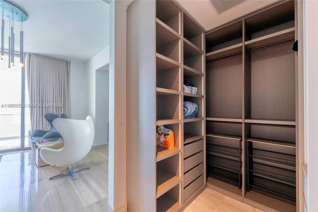 Building Photo - 18975 Collins Ave