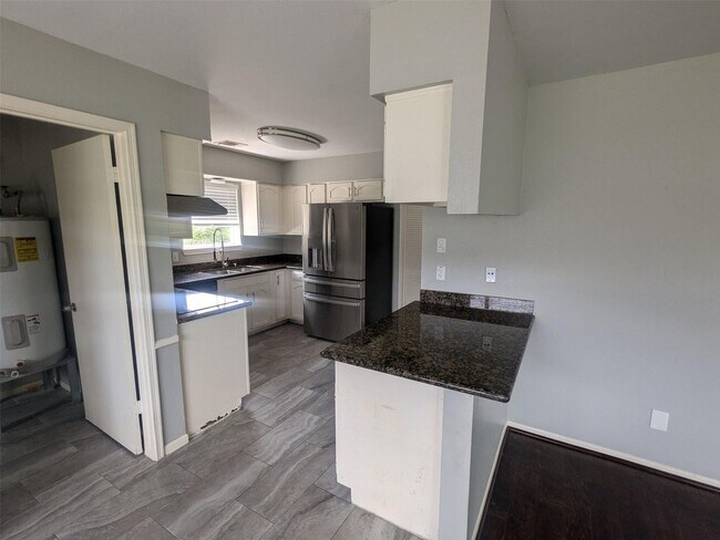 Building Photo - MOVE-IN READY 4 BED/ 2.5 BATH HOME IN MIDD...