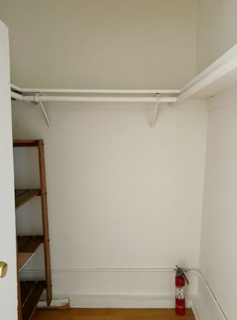 Walk in Closet - 4553 W 116th St