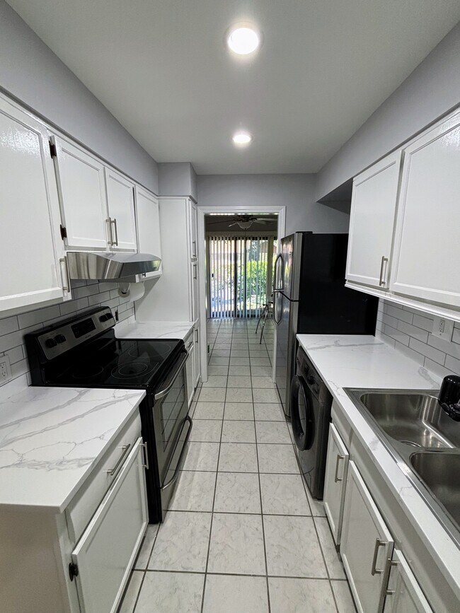 Building Photo - 164 Kennedy Dr