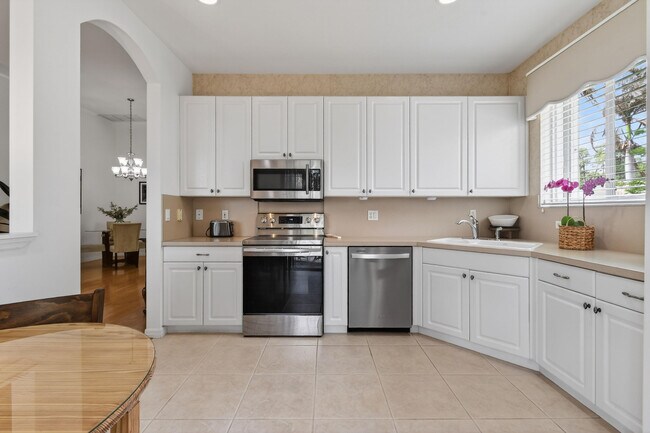 Building Photo - 425 SW Talquin Ln