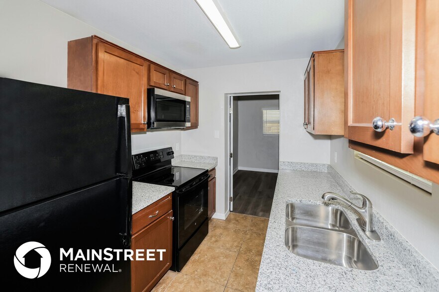 Building Photo - 5611 N 32nd Dr