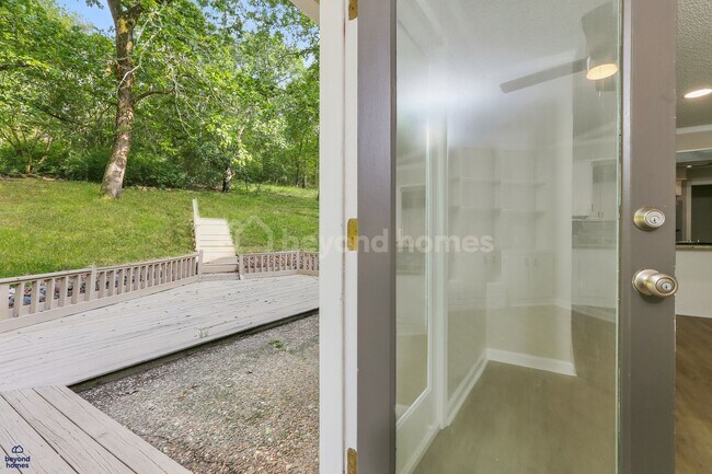 Building Photo - Recently renovated and highly desirable 4 bedroom / 2.5 bath home with 2,028 sq ft of space!