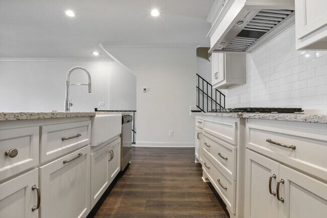 Building Photo - READY!!! 3 bedroom Townhome at South Lawn - Lawrenceville