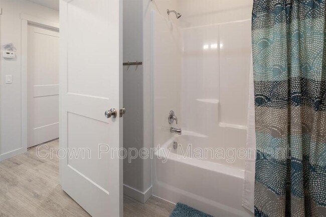 Building Photo - 205 Sawyer Ln