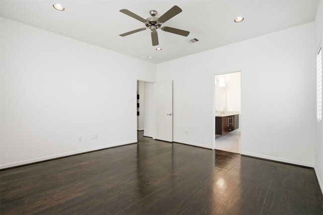 Building Photo - 4704 Crawford St