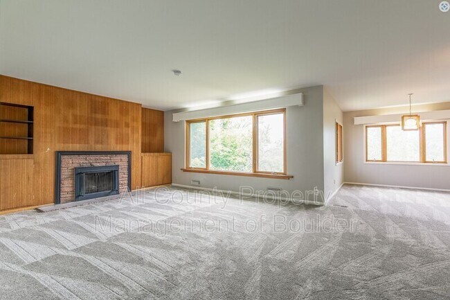 Building Photo - 2360 Balsam Dr