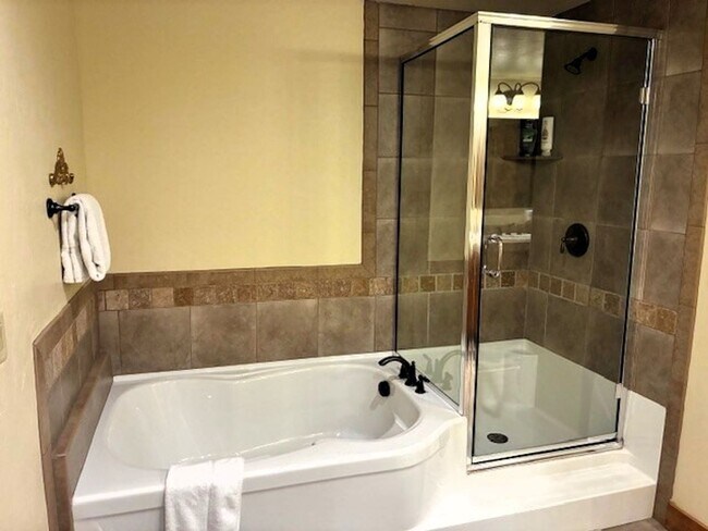 Building Photo - Summer Seasonal Rental - The Cache at Union Creek #3-101