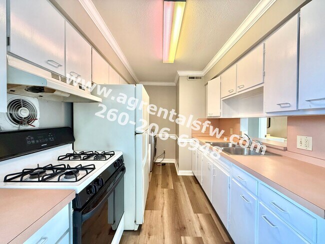 Building Photo - 802 Goshen Ave