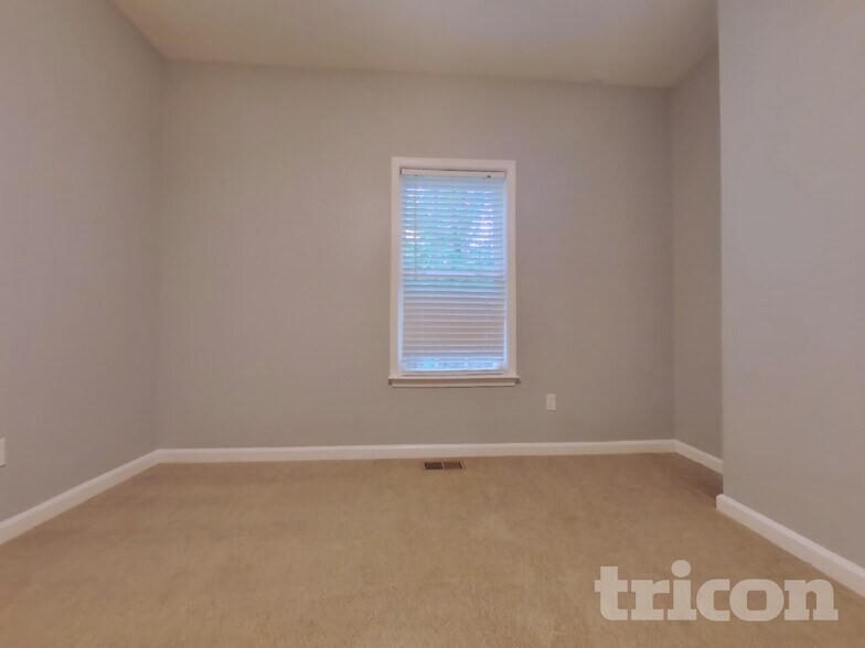 Building Photo - 3029 Lakeview Pkwy