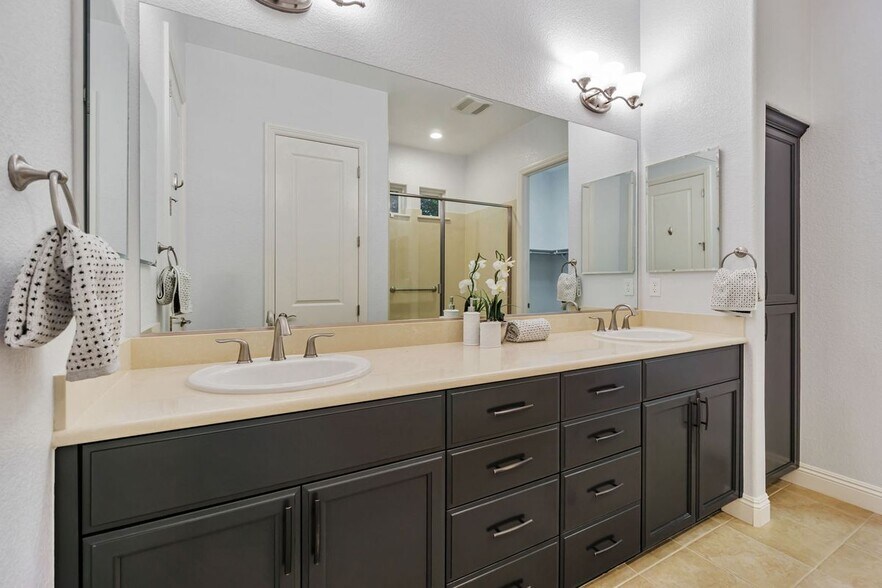 Building Photo - 1631 Chianti Ln