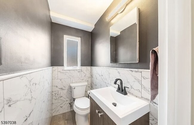 Building Photo - 85 Troy Dr