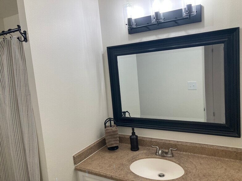 Building Photo - 580 Bookcliff Ave #6
