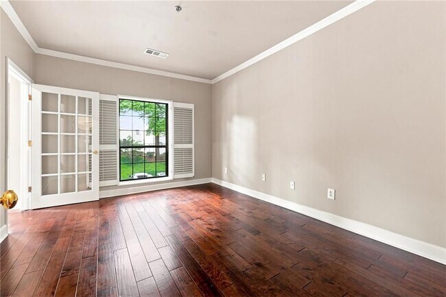 Building Photo - 2865 Lenox Rd NE