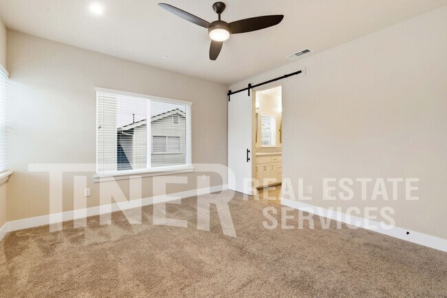 Building Photo - 8931 Fair Oaks Blvd
