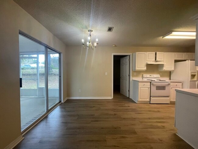 Building Photo - 240 Westview Dr