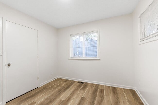 Building Photo - 1758 Marsdale Ave