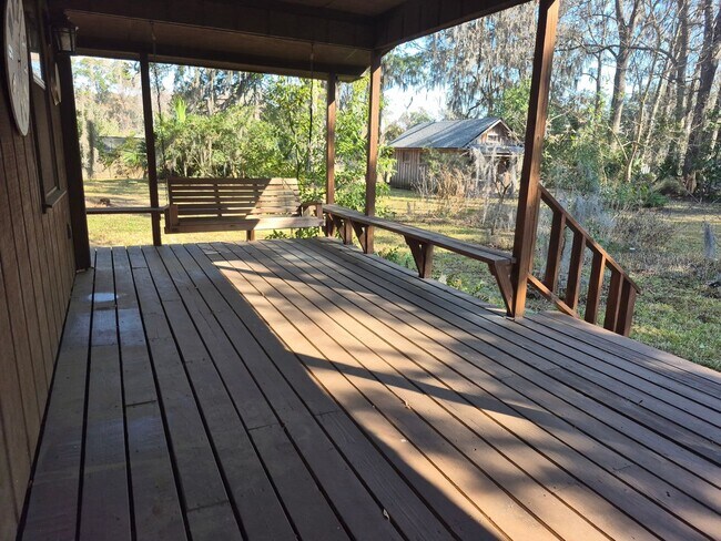 Building Photo - Cabin living in the suburbs