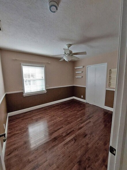 Building Photo - 344 Vesta Cir