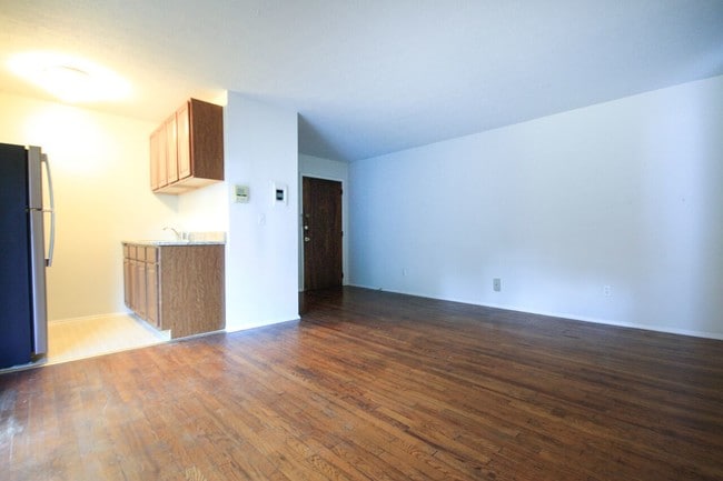 Building Photo - 783 Delta Ave