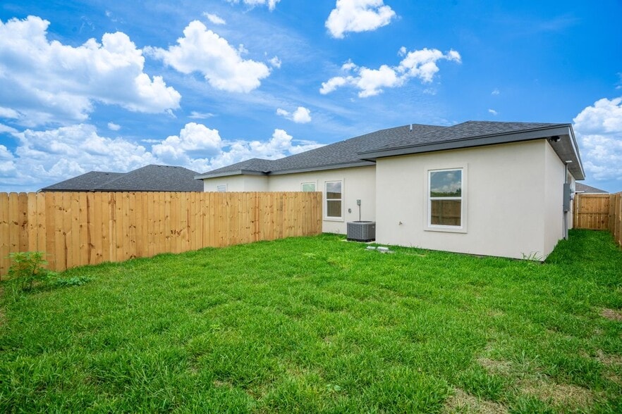 Building Photo - 1010 Escondido Ln E