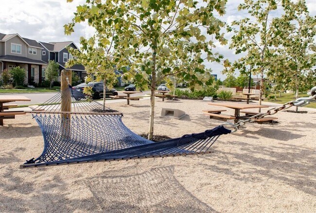 Building Photo - Baythorne Dr