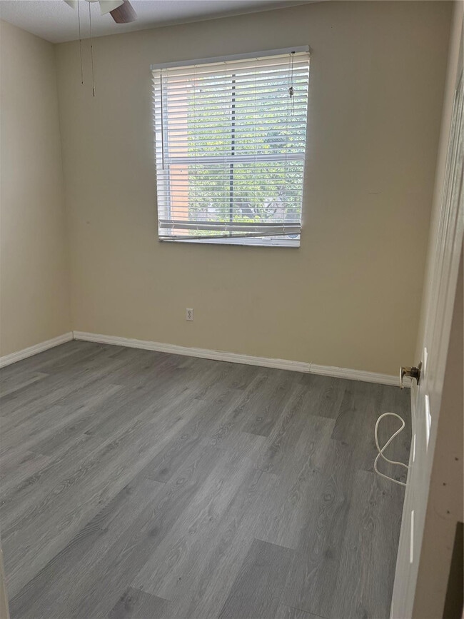 Building Photo - 4905 N Harbor Isles Dr