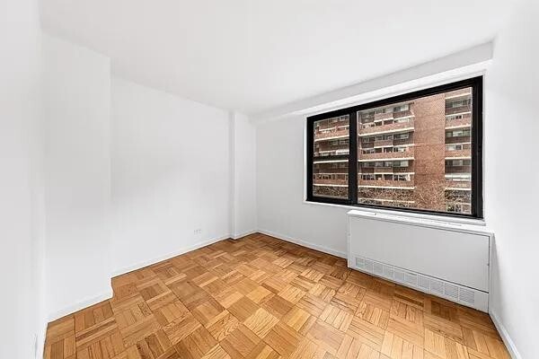 Building Photo - 320 E 23rd St