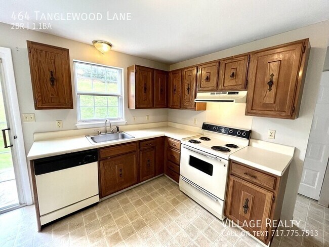 Building Photo - 464 Tanglewood Ln