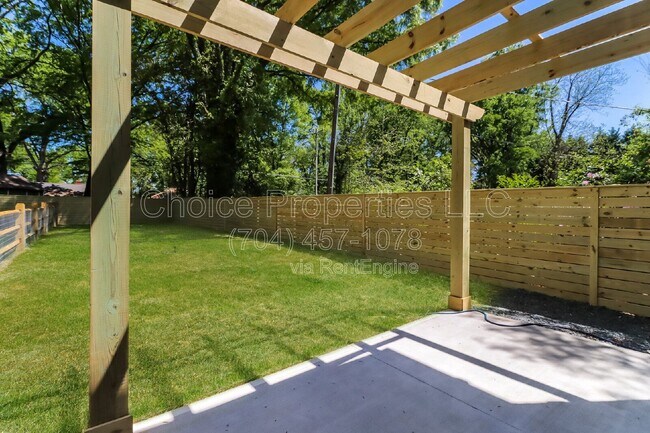 Building Photo - 422 Sylvania Ave