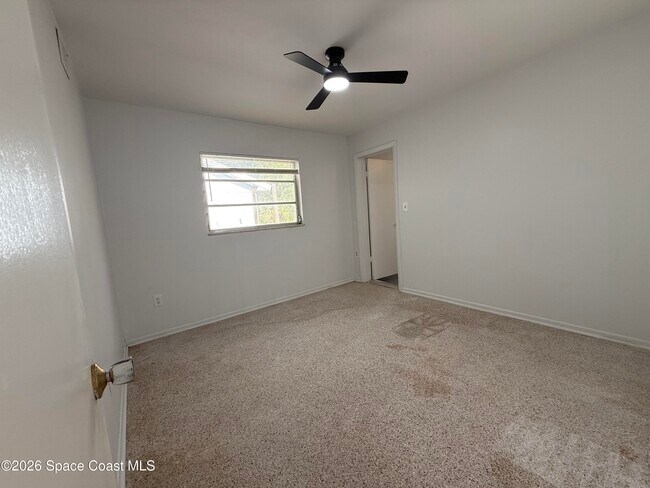 Building Photo - 1412 Overlook Terrace