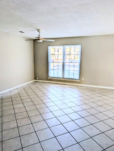 Building Photo - 10819 Smithers Ct