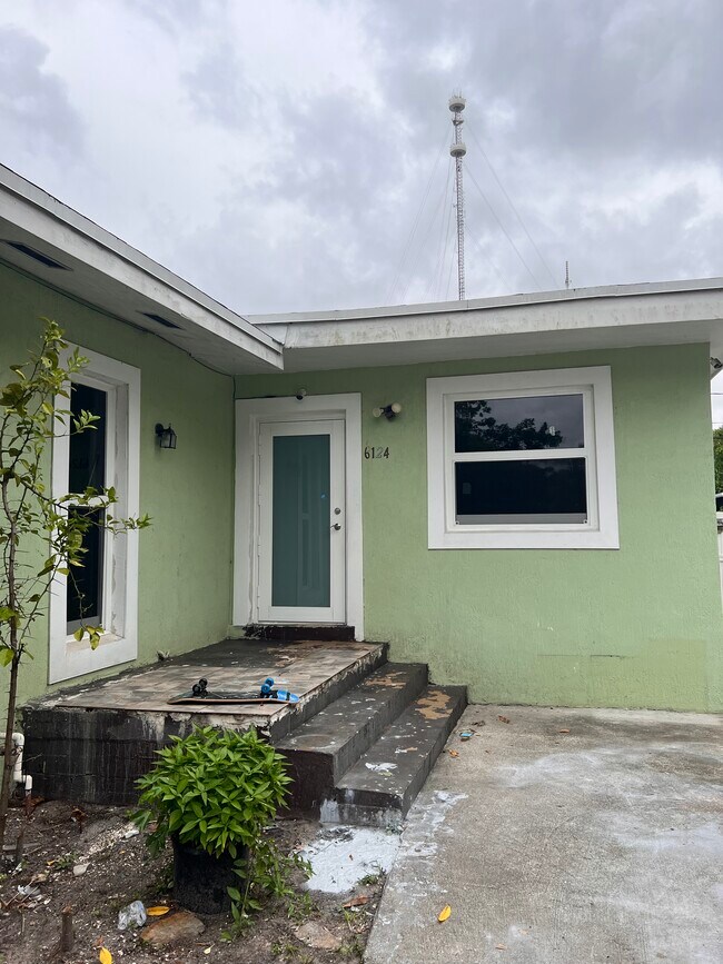 Primary Photo - 6124 SW 38th St