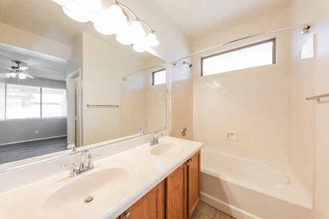 Building Photo - 40806 N Hudson Ct