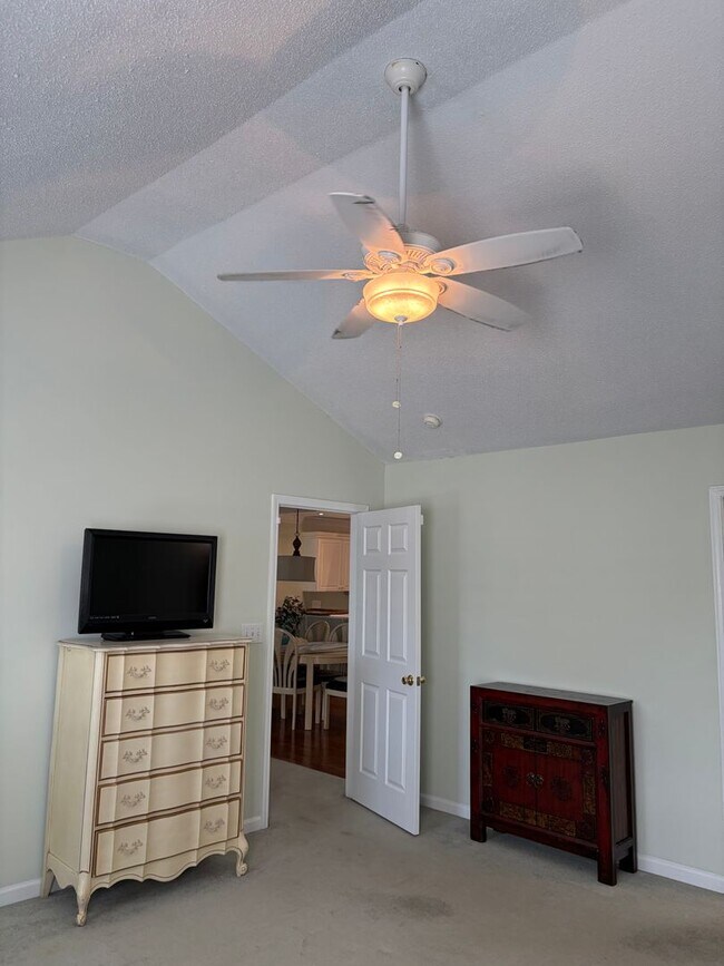 Building Photo - Prime Simpsonville Location!!