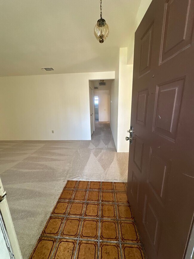 Building Photo - Adorable Rancho 3/2~~!  Please see entire add for viewings!!