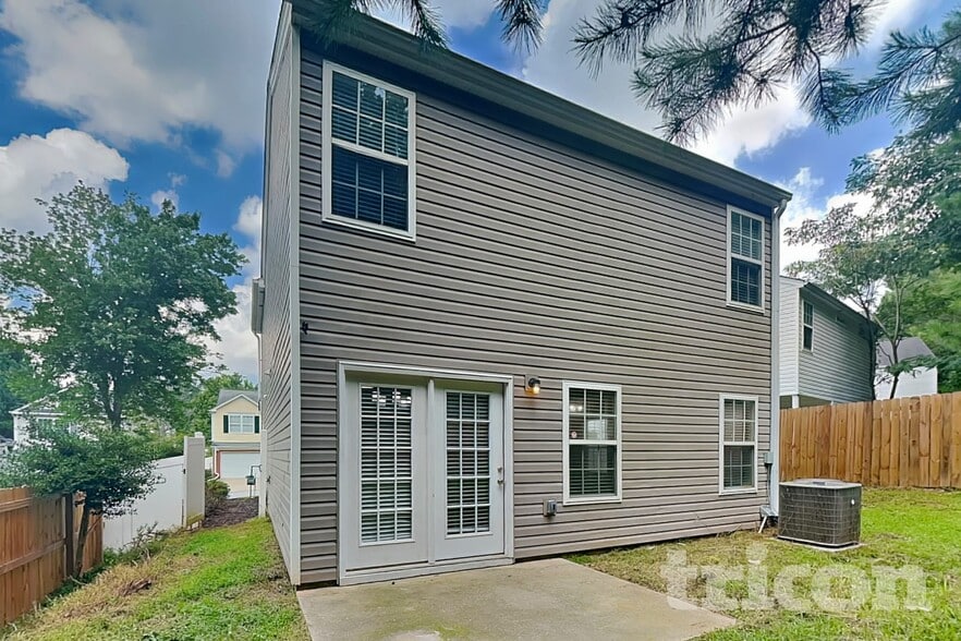 Building Photo - 261 Silver Ridge Dr