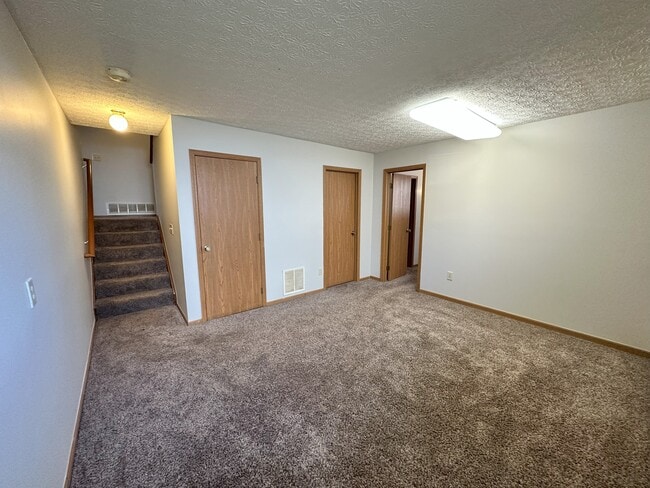 Building Photo - 4049 Sandy Ridge Dr