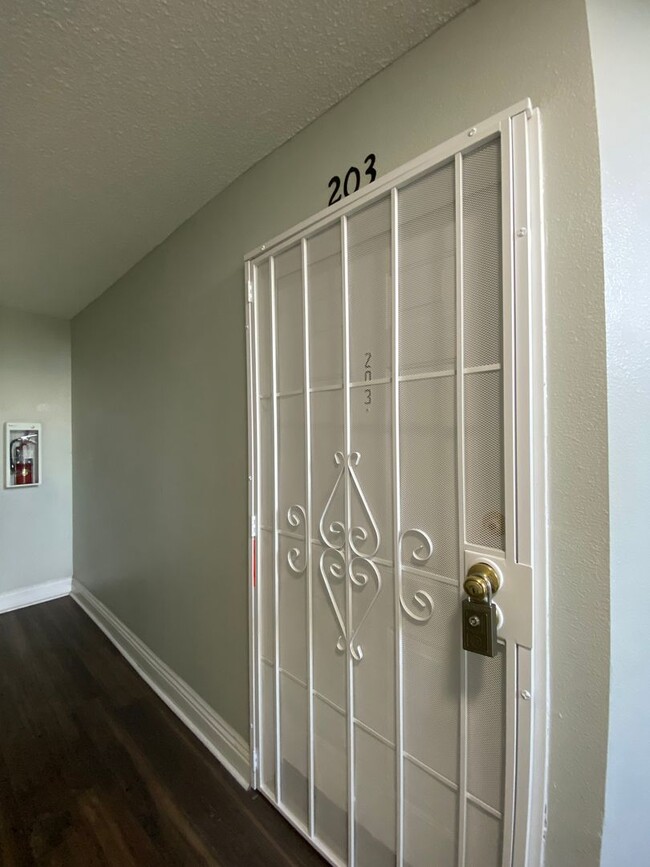 Interior Photo - 1429