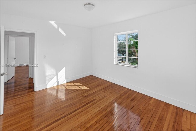 Building Photo - 1135 Marseille Dr