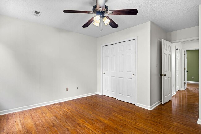 Building Photo - 8807 Ryegate Dr