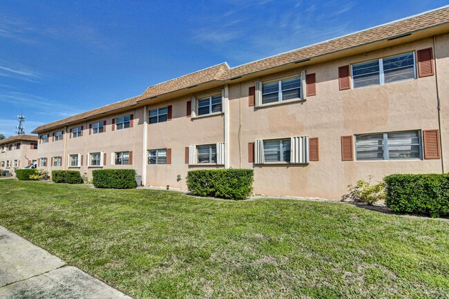 Building Photo - 600 SW 2nd Ave