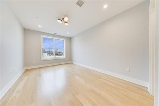 Building Photo - 366 6th St