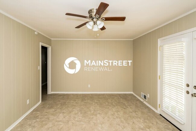 Building Photo - 3 Bedroom Pet-Friendly Home in Birmingham, AL with Main Street Renewal